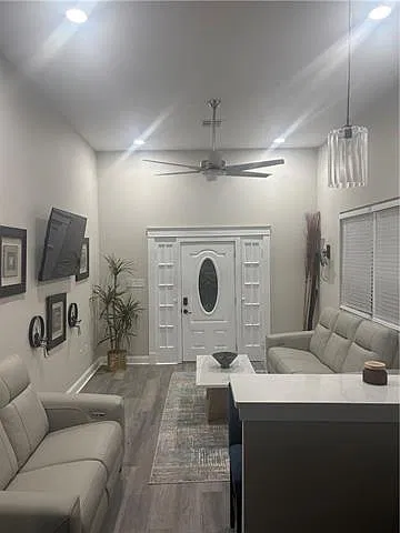 3 bed, 2.0 bath, 1100 sqft, $2,350 — Photo 2