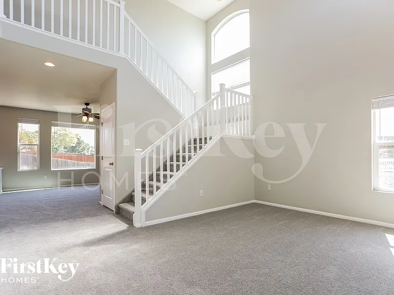 10634 Lewiston St — Photo 3