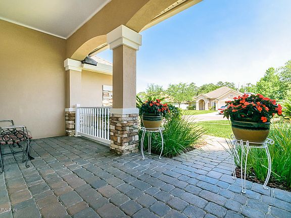 5th image of 560 Summer Breeze Dr N