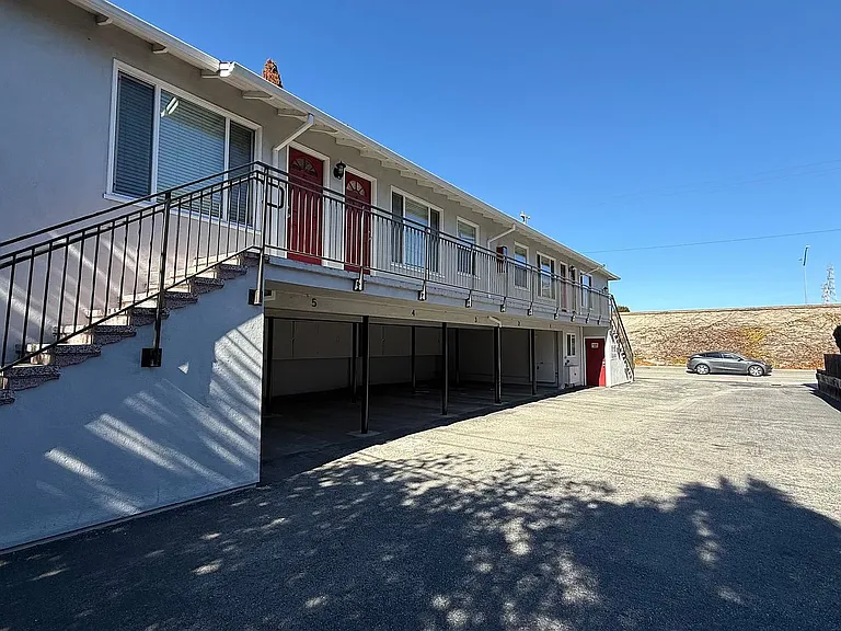 721 Rollins Rd #3 — Photo 8
