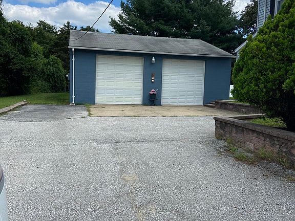 Garage not included in rental. Must park on left of Garage.