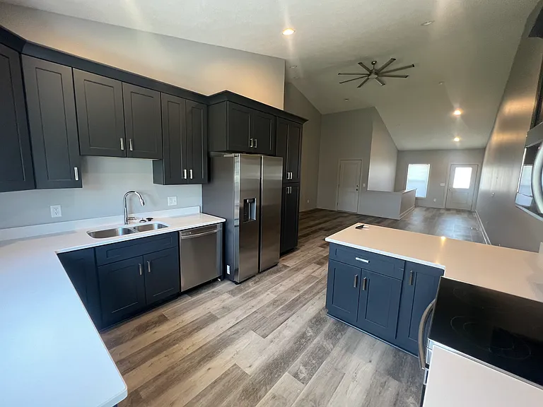 274 Capstone Dr — Photo 3