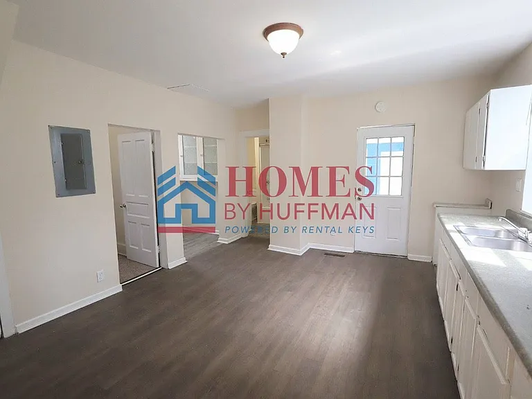 1319 Uhlhorn St — Photo 11