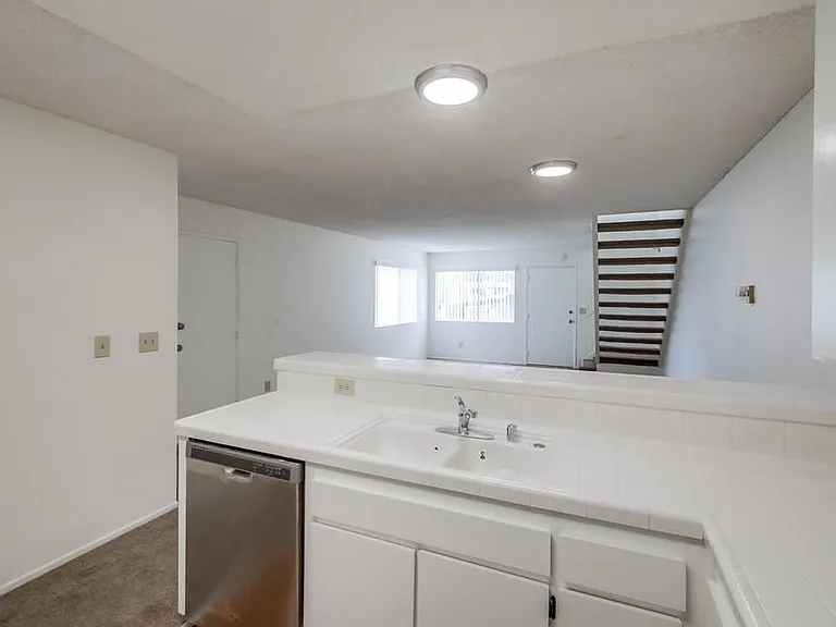 4002 Camino Calma — Photo 6