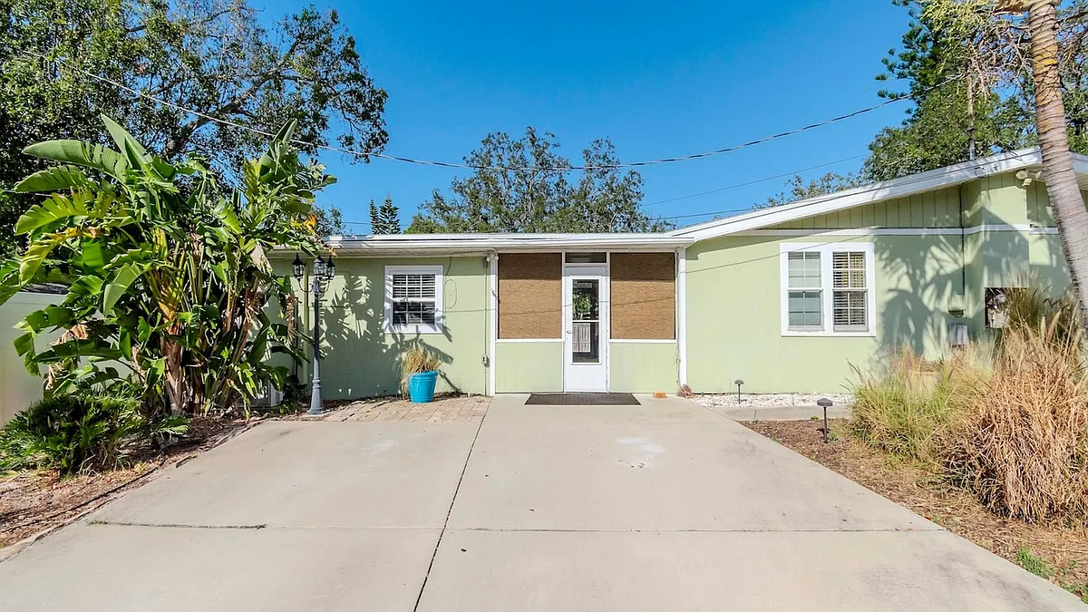 Building Photo - 675 Clearwater Largo Rd S