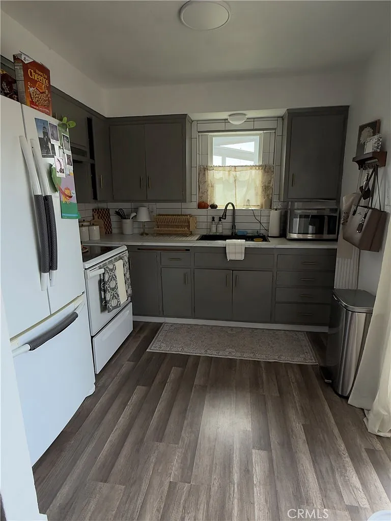 2 bed, 800 sqft, $2,600 — Photo 3