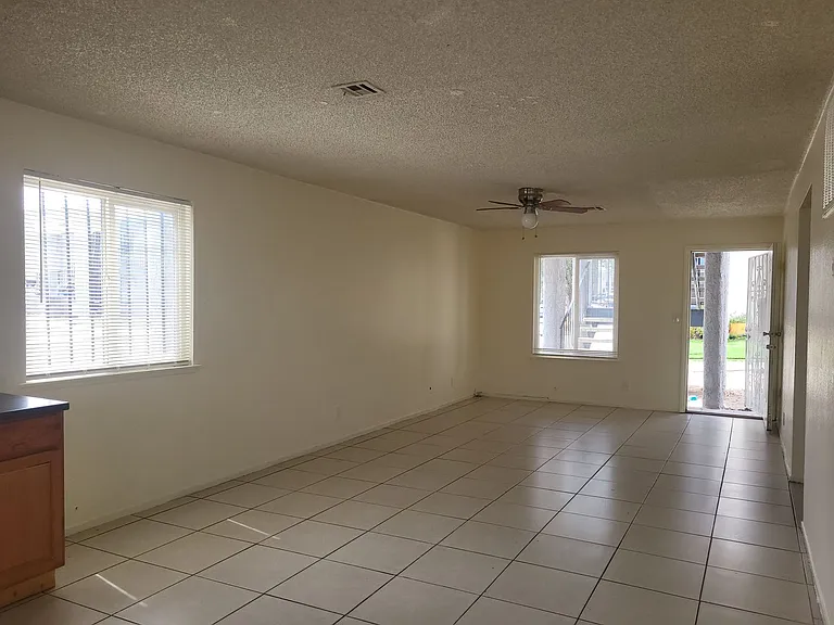 4610 Elk Springs Ave — Photo 4