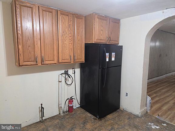 4th image of 142 W Penn St