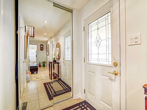 4th image of 34 Ponymill Dr