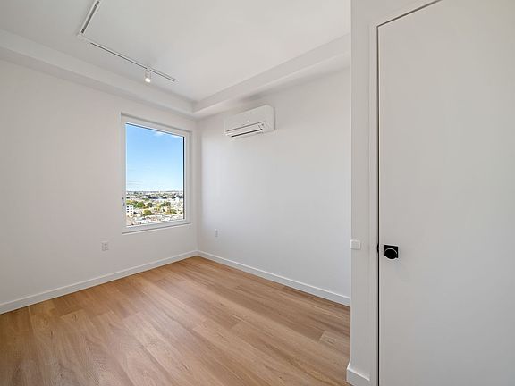 3rd image of 931 Carroll St #1008
