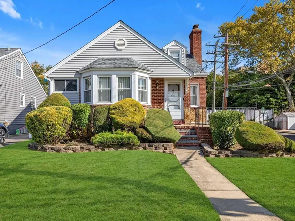 101 Olive Drive, Lynbrook, NY 11563