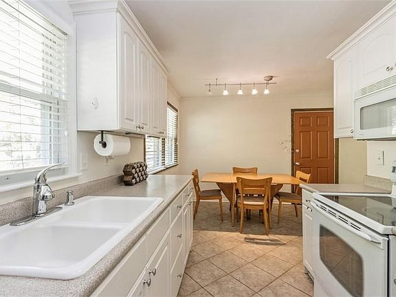 3rd image of 4815 W 66th Ter