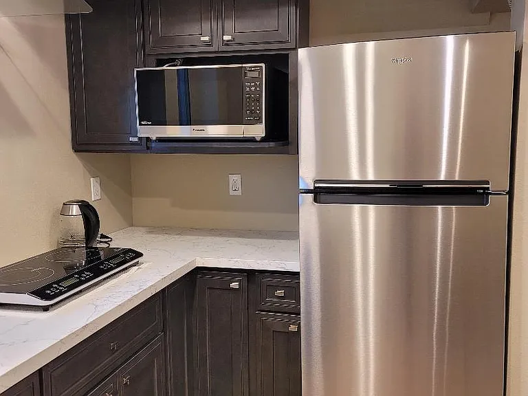 2442 SW Sheffield Ave #B — Photo 3