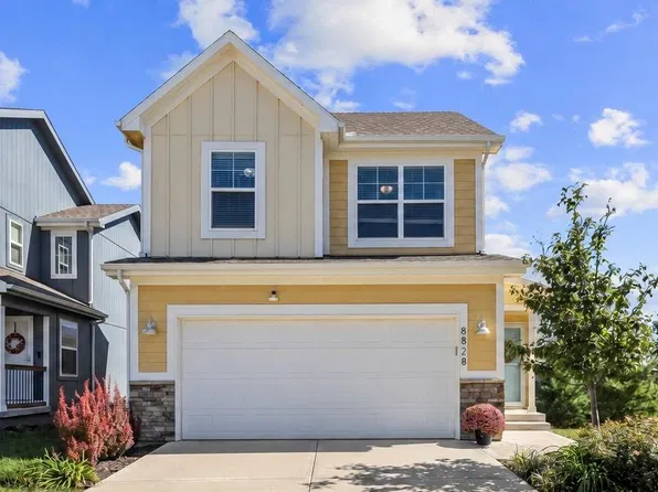 8828 SW 9th St, Blue Springs, MO 64064