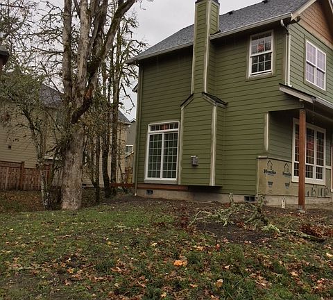 3rd image of 3818 Rogue Ave S