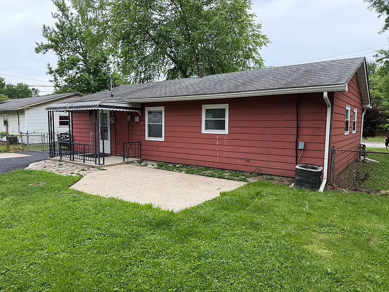 886 Lancaster Ave — Photo 2