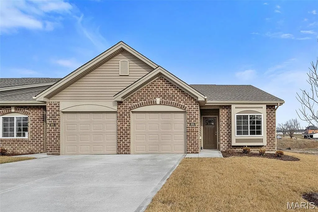 893 Walter Way photo 1