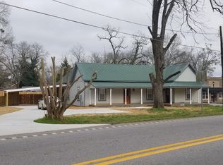 15 E Pine Ave, Comer, GA 30629