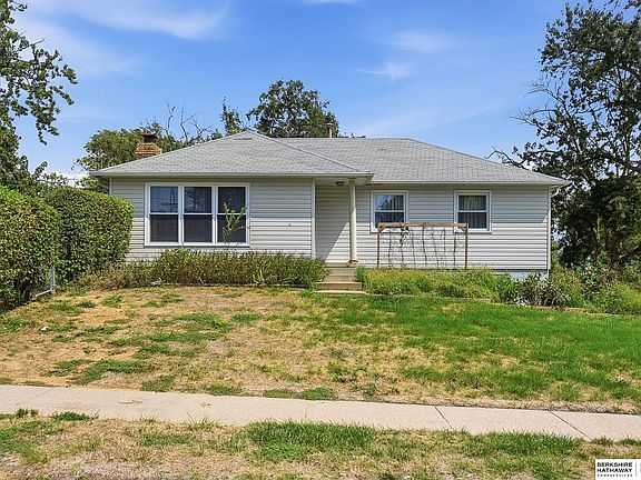 3rd image of 1203 Thomas Dr