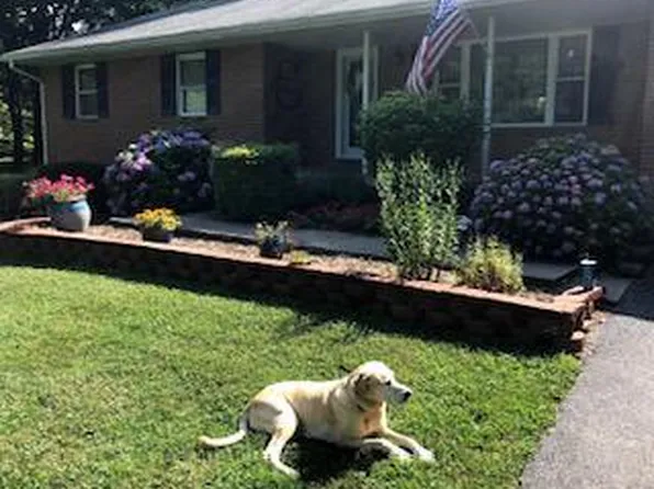 4205 Rolling Acres Dr, Mount Airy, MD 21771