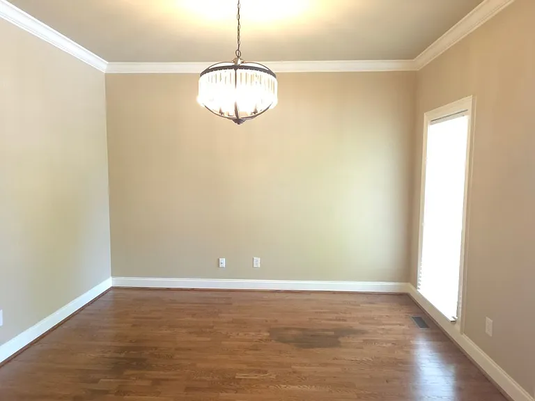 606 Lakeshore Ct — Photo 9