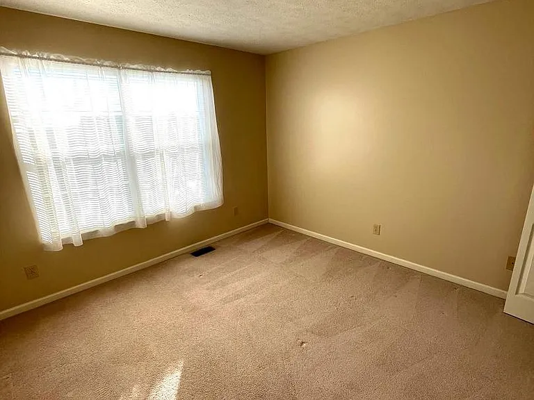 2086 Cidermill Ln — Photo 13