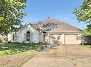 48 Countryside Ln, Columbus, MS 39702