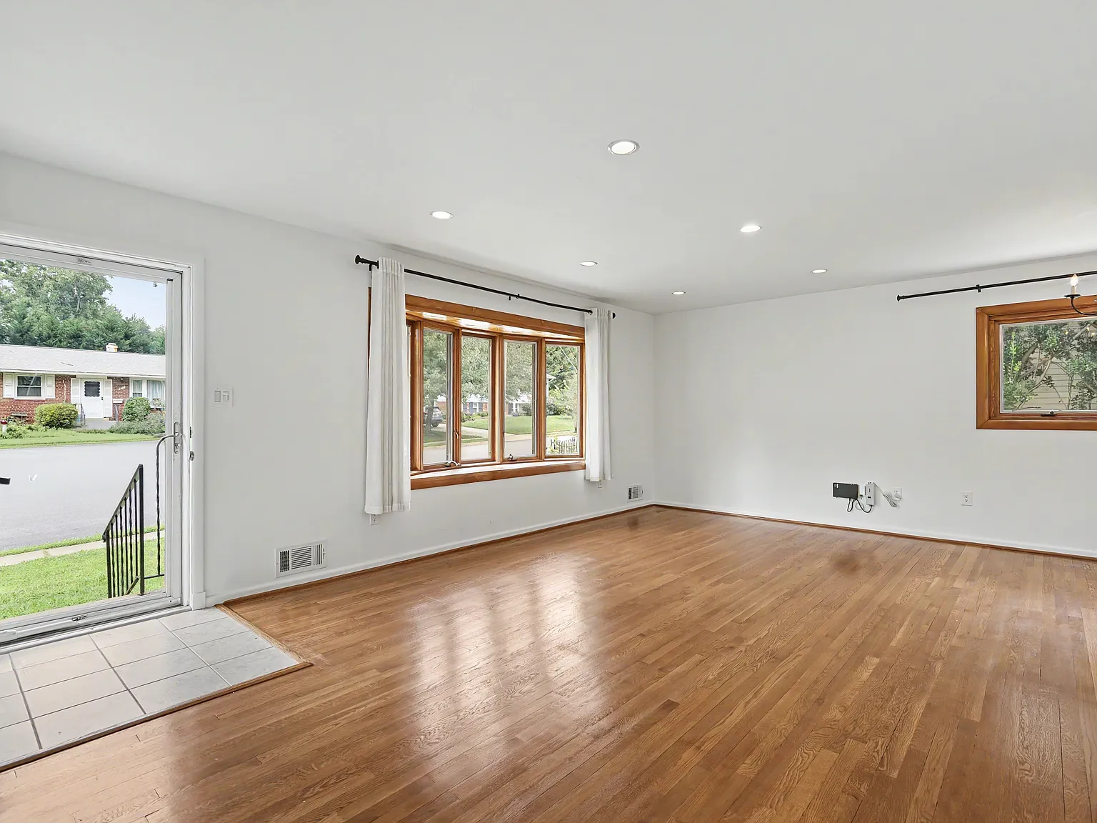 3 bed, 1880 sqft, $3,450 — Photo 2