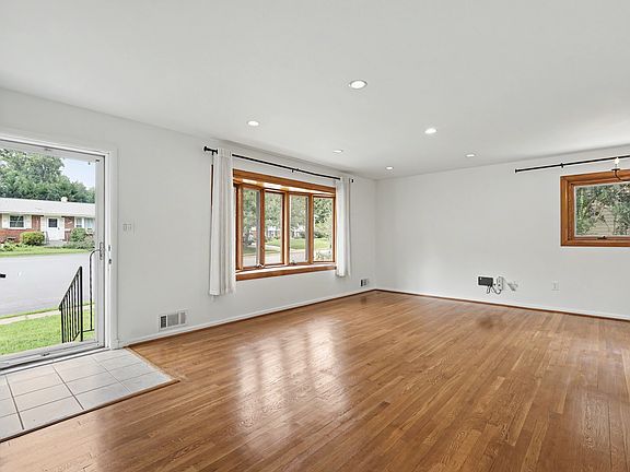 2nd image of 604 Yeonas Dr SW