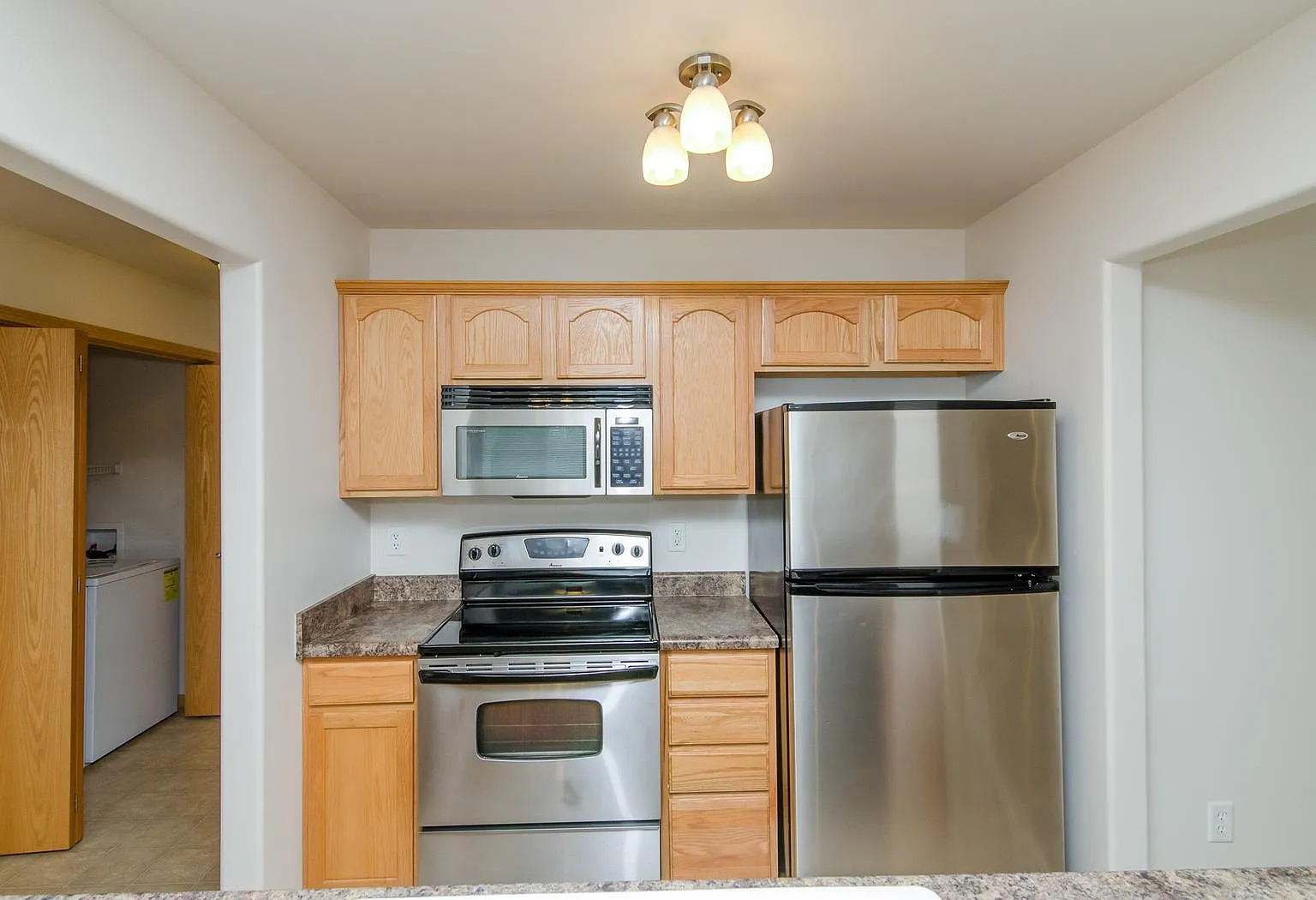 2 bed, 1032 sqft, $1,550 — Photo 3