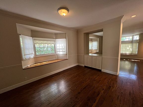 4th image of 515 Center Dr