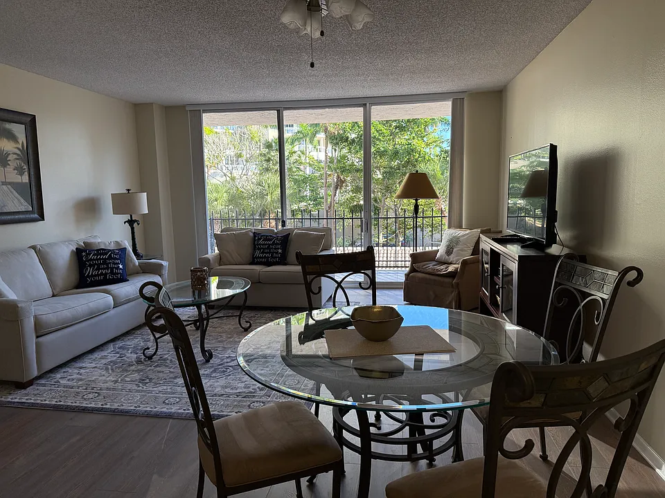1212 Ben Franklin Dr #205