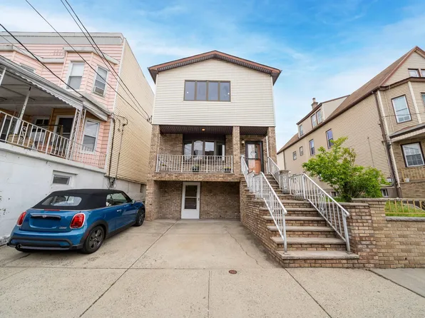85 W 24th St, Bayonne, NJ 07002