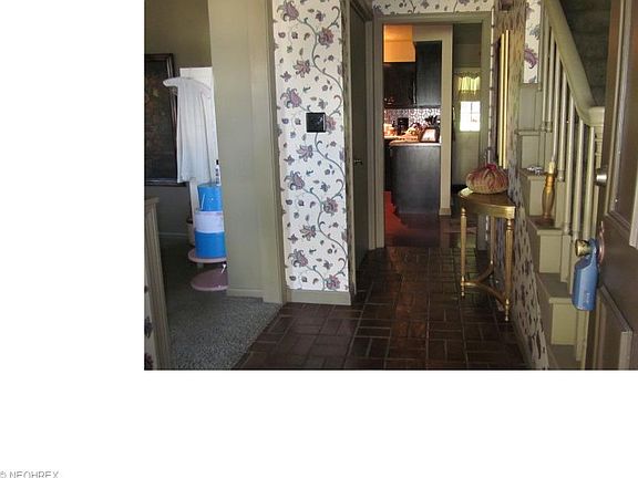 3rd image of 1820 Chapel Hill Dr