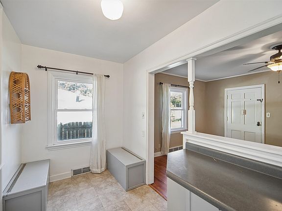 4th image of 2522 38th St