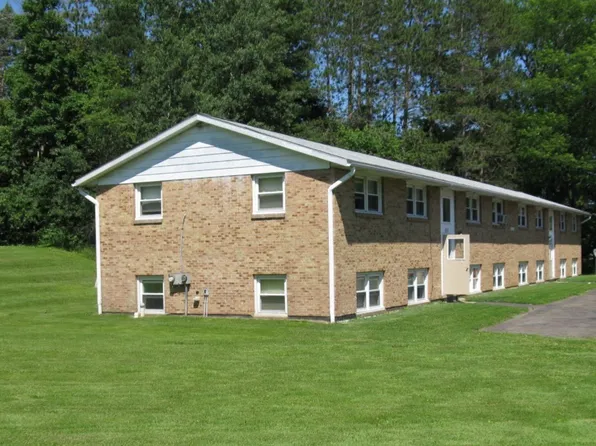 101 Green Oaks Dr #103, Edinboro, PA 16412