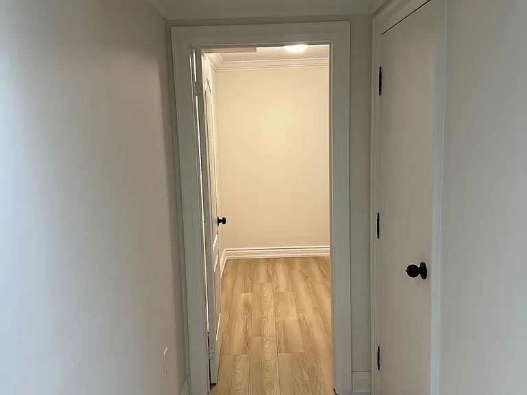 93 Courtney Cres #1 — Photo 6