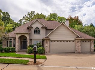 20 Foxwood Ct, Rock Island, IL 61201