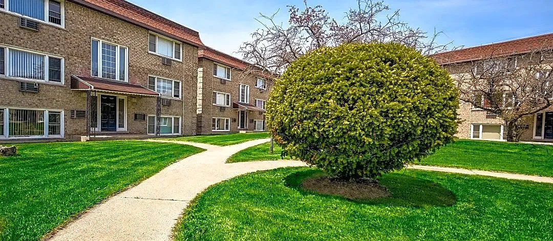 Broadview Apartments — Photo 1