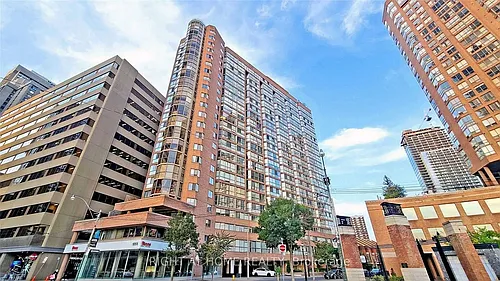 1055 Bay St #504 Photo 1