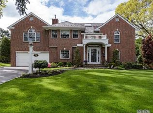 78 Village Rd, Manhasset, NY 11030