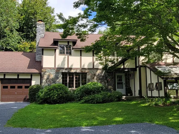 18 Tahoe Drive, Hoosick Falls, NY 12090