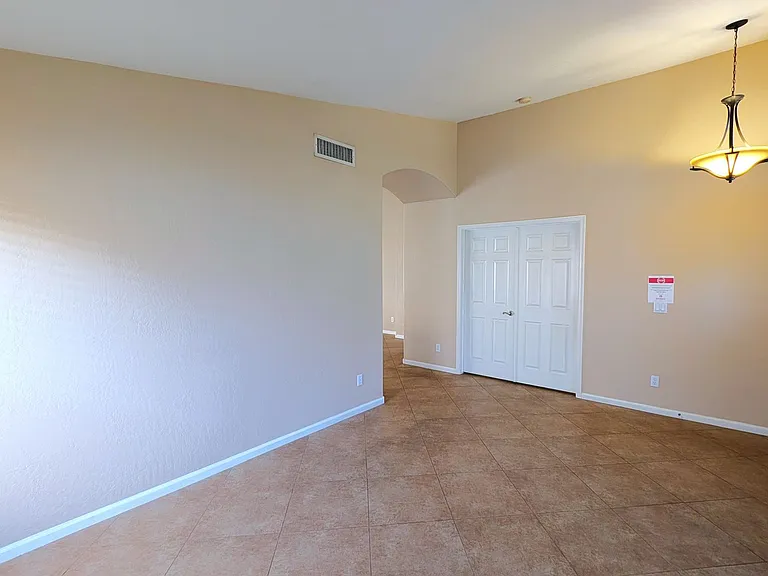 929 N Quail Ln — Photo 6