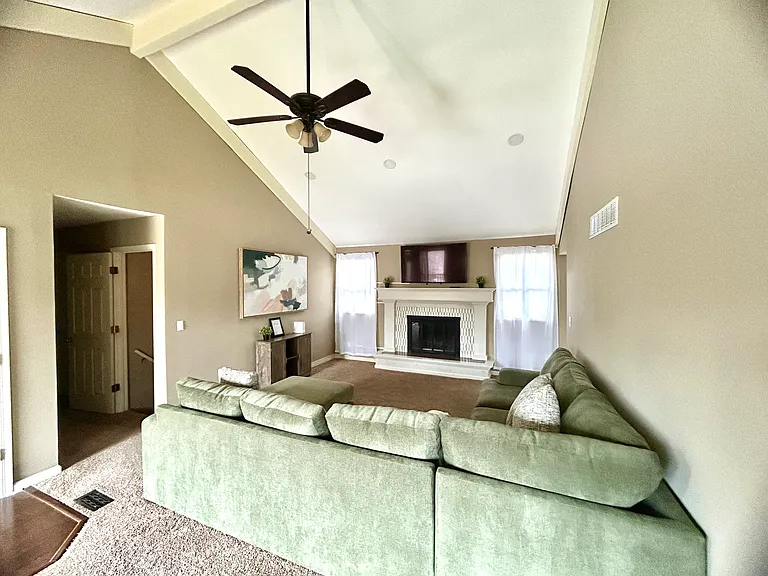 5817 NW Aspen Ln — Photo 3