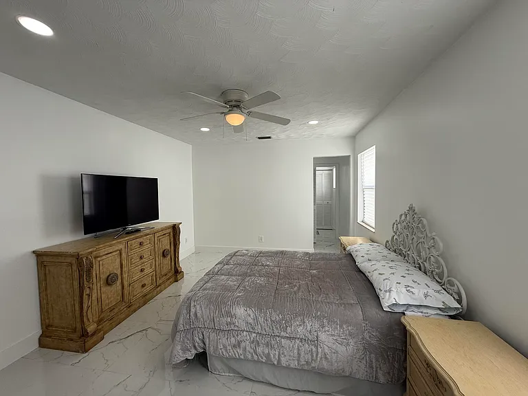 1689 SE Harp Ln — Photo 3
