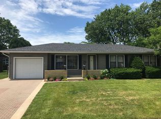 1192 Berkenshire Ln, Elk Grove Village, IL 60007