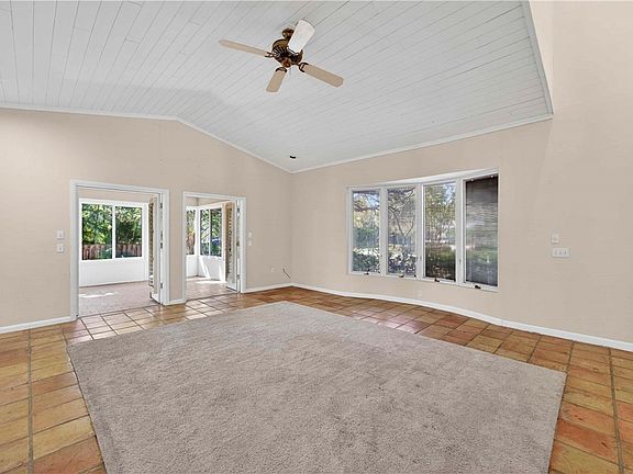 5th image of 950 Winding River Rd