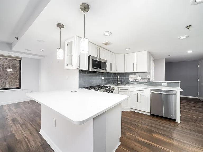 700 1st St #8Q — Photo 5
