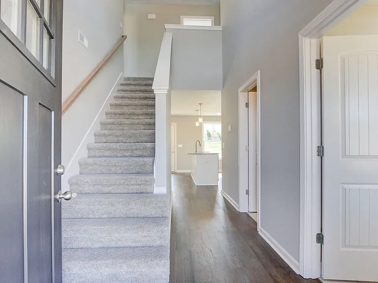 818 Limestone Way — Photo 3