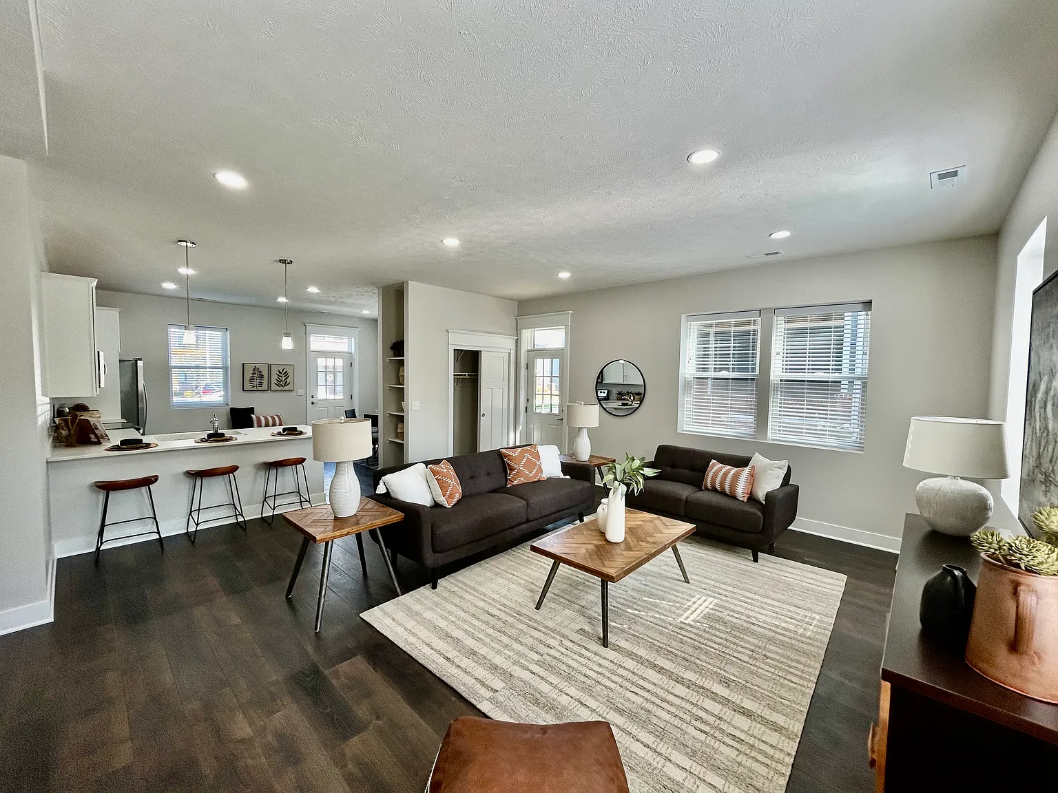2 bed, 1573 sqft, $2,195 — Photo 4